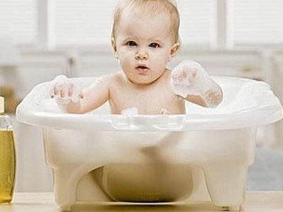 婴儿沐浴时的安全温度设定为多少度以上