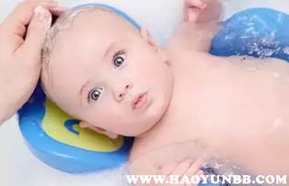 婴儿沐浴水温应保持在多少度