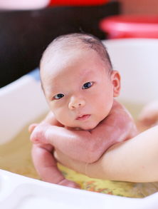 婴儿沐浴后需涂什么护肤品