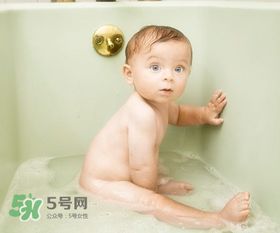 新生宝宝洗澡怎么洗最好