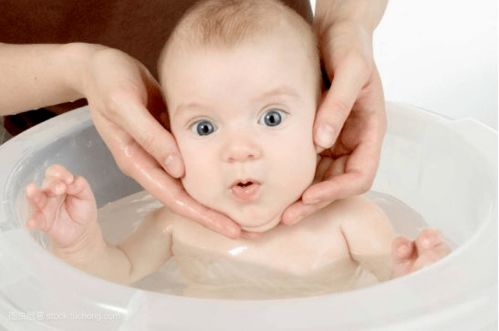 怎样帮新生宝宝洗澡
