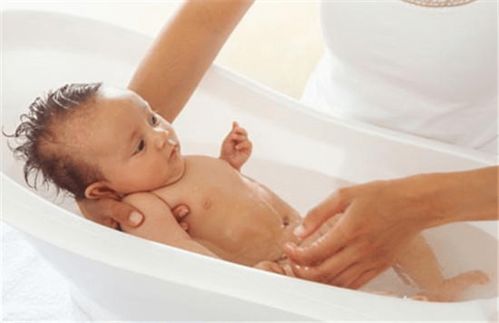 新生儿沐浴的操作